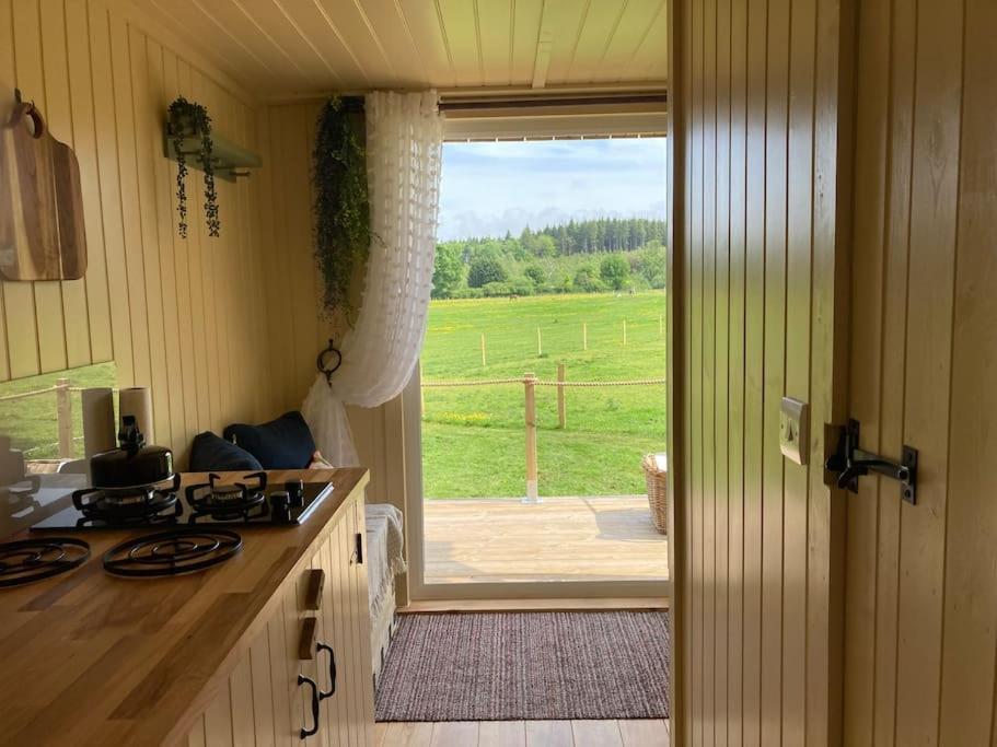 Neddys Rest Luxury Horsebox Stay Battle Bagian luar foto